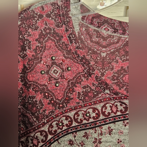 C EST. 1946 Ruched Front/Sleeves Dark Pink/Grey Floral Embellished Tunic Top-3X - Picture 4 of 8